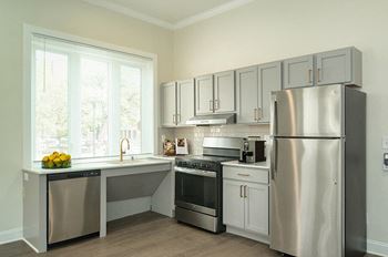 The Buckingham / The Commodore / The Parkway Apartments stainless steel appliances